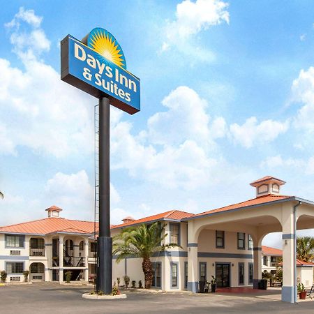 Days Inn & Suites By Wyndham Braunig Lake Elmendorf Екстериор снимка