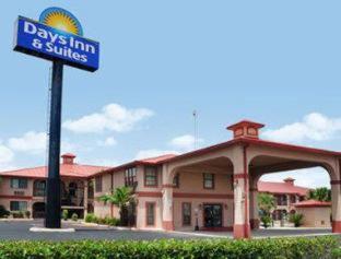 Days Inn & Suites By Wyndham Braunig Lake Elmendorf Стая снимка