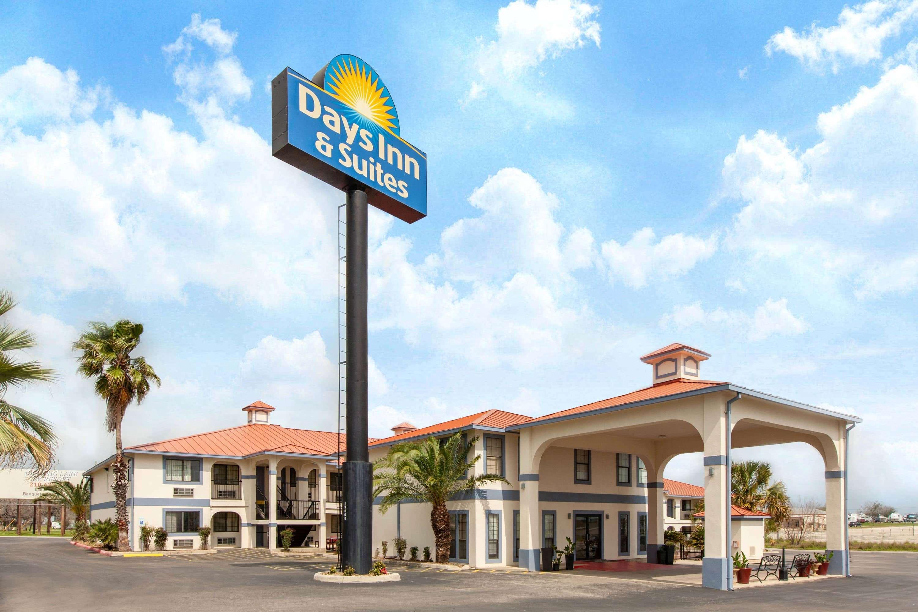 Days Inn & Suites By Wyndham Braunig Lake Elmendorf Екстериор снимка