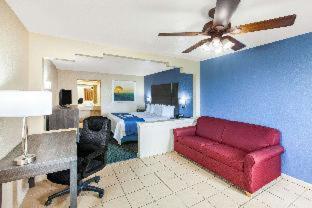 Days Inn & Suites By Wyndham Braunig Lake Elmendorf Стая снимка